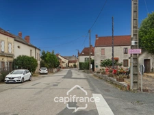 Maison et grange en pierres à rénover – Fort potentiel au cœur du bourg