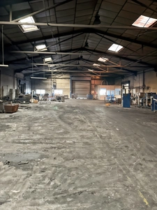 Local industriel et bureau à vendre FRESSENNEVILLE (80)
