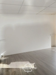 Local/bureau à vendre de 480 m2 sur 4027 m2 de terrain 