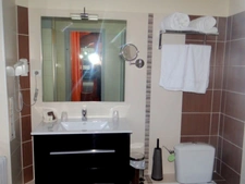 Dpt Allier (03), à vendre ESTIVAREILLES , Murs et Fond ,  Hôtel - Restaurant -Bar ( licence 4 ) 10 minutes de Montluçon