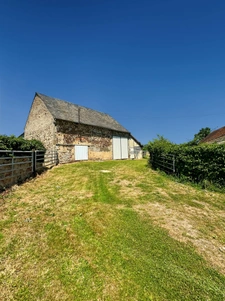 Propriete à vendre  proche de VILLEFRANCHE D'ALLIER (03) Maison , granges ,écurie ,  garage , Terrain 10 ha