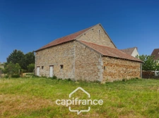 Maison et grange en pierres à rénover – Fort potentiel au cœur du bourg