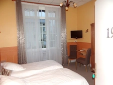 Dpt Allier (03), à vendre ESTIVAREILLES , Murs et Fond ,  Hôtel - Restaurant -Bar ( licence 4 ) 10 minutes de Montluçon