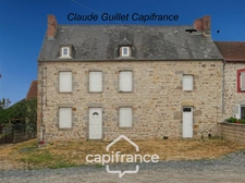 Maison et grange en pierres à rénover – Fort potentiel au cœur du bourg