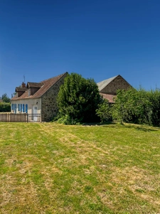 Propriete à vendre  proche de VILLEFRANCHE D'ALLIER (03) Maison , granges ,écurie ,  garage , Terrain 10 ha