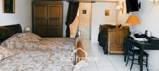 Propriété à vendre SAINT HILAIRE ( allier) comprenant une maison et un gite sur un parc de 23433 m²
