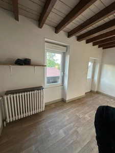 TRONGET (03)Maison au cœur du village – salon ,3 chambres, garage et jardin