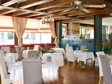 Dpt Allier (03), à vendre ESTIVAREILLES , Murs et Fond ,  Hôtel - Restaurant -Bar ( licence 4 ) 10 minutes de Montluçon