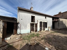 Ensemble de maisons anciennes à rénover d'environ 180m² à Neuville de Poitou (86)