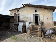 Ensemble de maisons anciennes à rénover d'environ 180m² à Neuville de Poitou (86)