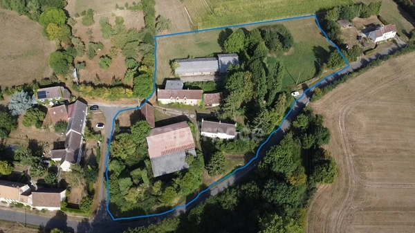 Ensemble de 2 maisons sur terrain de 8322m2