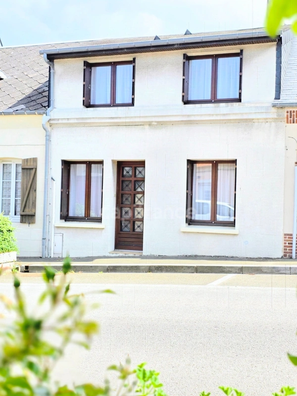 À VENDRE MAISON DE VILLE PROCHE DE LA MER de 77.5m², 4 pièces a EU (76)