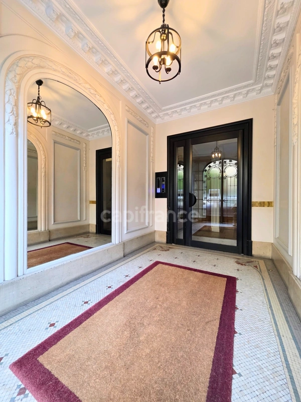 À VENDRE DUPLEX HAUSSMANNIEN DE 110 M² AVEC BALCON ET VUE SUR LA TOUR EIFFEL à NEUILLY SUR SEINE (92)