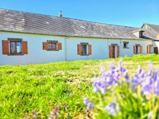 À VENDRE – ANCIEN CORPS DE FERME AVEC DÉPENDANCES ET TERRAIN BÂTISSABLE DE 2 250m² – GUERVILLE (76)