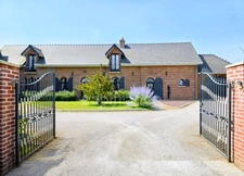 À VENDRE MAISON DE CARACTÈRE 7 pièces de 176m² Secteur AULT (80)