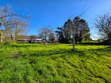 À VENDRE – ANCIEN CORPS DE FERME AVEC DÉPENDANCES ET TERRAIN BÂTISSABLE DE 2 250m² – GUERVILLE (76)