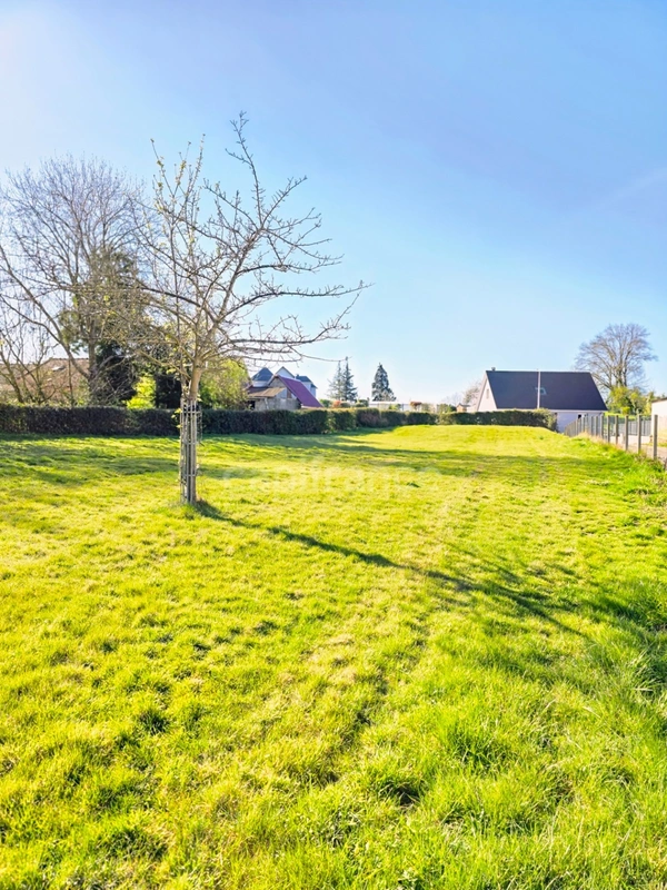 À VENDRE TERRAIN CONSTRUCTIBLE de 2 262 m² dans un environnement calme et verdoyant à GUERVILLE (76)