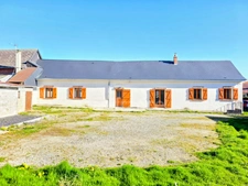 À VENDRE ANCIEN CORPS DE FERME RÉNOVÉ AVEC NOMBREUSES DÉPENDANCES à GUERVILLE (76)