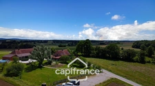 Propriété avec gîtes et chambres d’hôtes dans dépendances séparées et Maison bressane rénovée de 140 m² – Terrain 4374 m² –LOUHANS (71500)