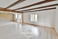 Maison de plain-pied entièrement rénovée avec jardin clos, dépendance et charme authentique – Secteur LONS LE SAUNIER (39000), BLETTERANS (39140), LOUHANS (71500)
