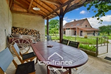 Propriété avec gîtes et chambres d’hôtes dans dépendances séparées et Maison bressane rénovée de 140 m² – Terrain 4374 m² –LOUHANS (71500)