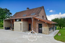 Propriété avec gîtes et chambres d’hôtes dans dépendances séparées et Maison bressane rénovée de 140 m² – Terrain 4374 m² –LOUHANS (71500)