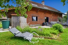 Propriété avec gîtes et chambres d’hôtes dans dépendances séparées et Maison bressane rénovée de 140 m² – Terrain 4374 m² –LOUHANS (71500)