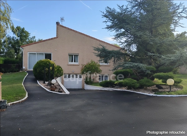 Maison 191 m² – 4 chambres dont une avec studio aménagé – Piscine – Espace détente – Entre Saintes et Royan
