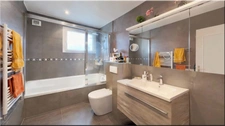 Maison à vendre 6 pièces CHALLEX (01) Maison familiale de 152 m² avec piscine chauffée et jardin paysager