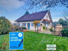  A vendre à VAL-DE-VIRIEU(38730) une maison de 199 m², 7 pièces avec 5 chambres et un grand terrain arboré