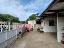 Dpt Guyane (973), à vendre KOUROU- Zone commercial Pariacabo- propriété de 5 logements - Terrain de 447m2  