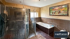 Volumes exceptionnels, semi plain-pied, appartement indépendant et parcelle de plus de 2 200 m²