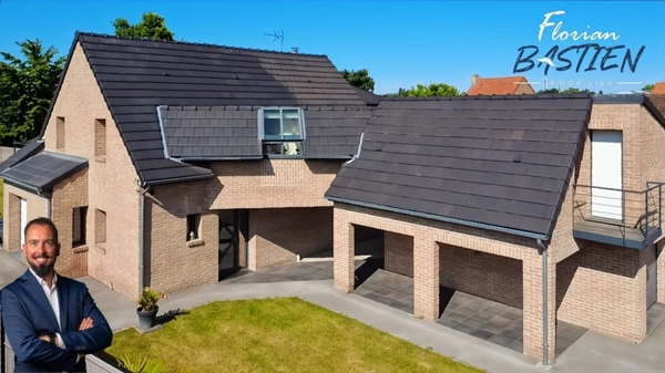 🏡 Maison d’architecte 2010 – 5 chambres – Terrain de 1 600 m² – Centre-ville de Petite-Forêt