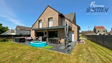 🏡 Maison d’architecte 2010 – 5 chambres – Terrain de 1 600 m² – Centre-ville de Petite-Forêt