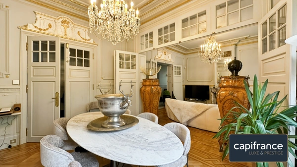 Une demeure de caractère au cœur du Jardin de la Rhonelle — 282 m² d'histoire préservée