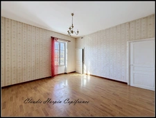 House for sale in PARTHENAY (79) - 6 rooms - 4 bedrooms - plot of approximately 250 m² - close to the town center