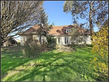Maison à vendre 8 pièces  (79) CHATILLON-SUR-THOUET - 219 m² hab 4 à 6 ch - terrain environ 2500 m²