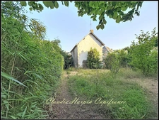 House for sale, 5 rooms, Mazières-en-Gâtine (79). Village house to renovate, plot approximately 323 m² / 2 possible dwellings