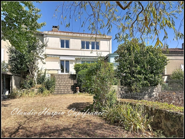 Maison à vendre 5 pièces PARTHENAY (79) - Parcelle d'environ 350 m², surf habit : 145 m² + plus diverses pièces utiliaires et garage