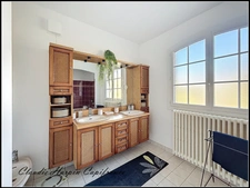 Maison à vendre 8 pièces  (79) CHATILLON-SUR-THOUET - 219 m² hab 4 à 6 ch - terrain environ 2500 m²