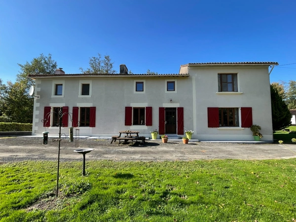 Maison à vendre 5 pièces VERRUYES (79) 183.11 m² terrain 3260 M² - 3 ch, annexe pièce d'été, grange, dépendances, piscine hors sol