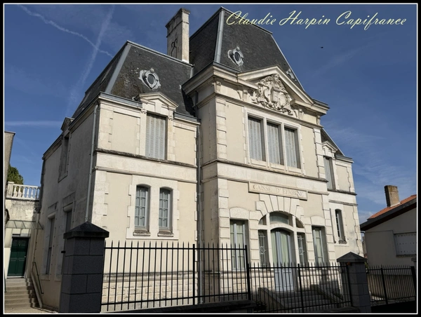 Appartement à vendre 3 pièces PARTHENAY (79) 95,24 m² Immeuble remarquable, terrasse privative