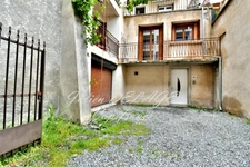 À vendre – appartement T4 sur Embrun avec cave et balcons.