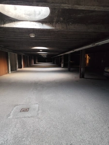 Appartement T3 traversant à rénover avec balcon, cave et parking privatif