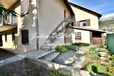 Joli appartement avec cour privative sur EMBRUN proche du centre ville (05)