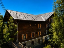 Propriété de 828m² sur 9045m² de terrain - Chorges