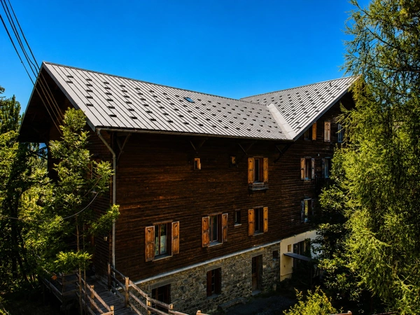 Propriété de 828m² sur 9045m² de terrain - Chorges