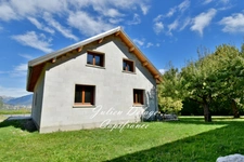 Crots – Maison à terminer avec deux appartements indépendants sur 2 821 m² de terrain