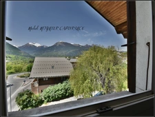 ✨ T3 dernier étage à Guillestre – vue montagne, 2 parkings, potentiel 80 m² au sol 🏔️☀️