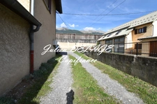 Joli appartement avec cour privative sur EMBRUN proche du centre ville (05)